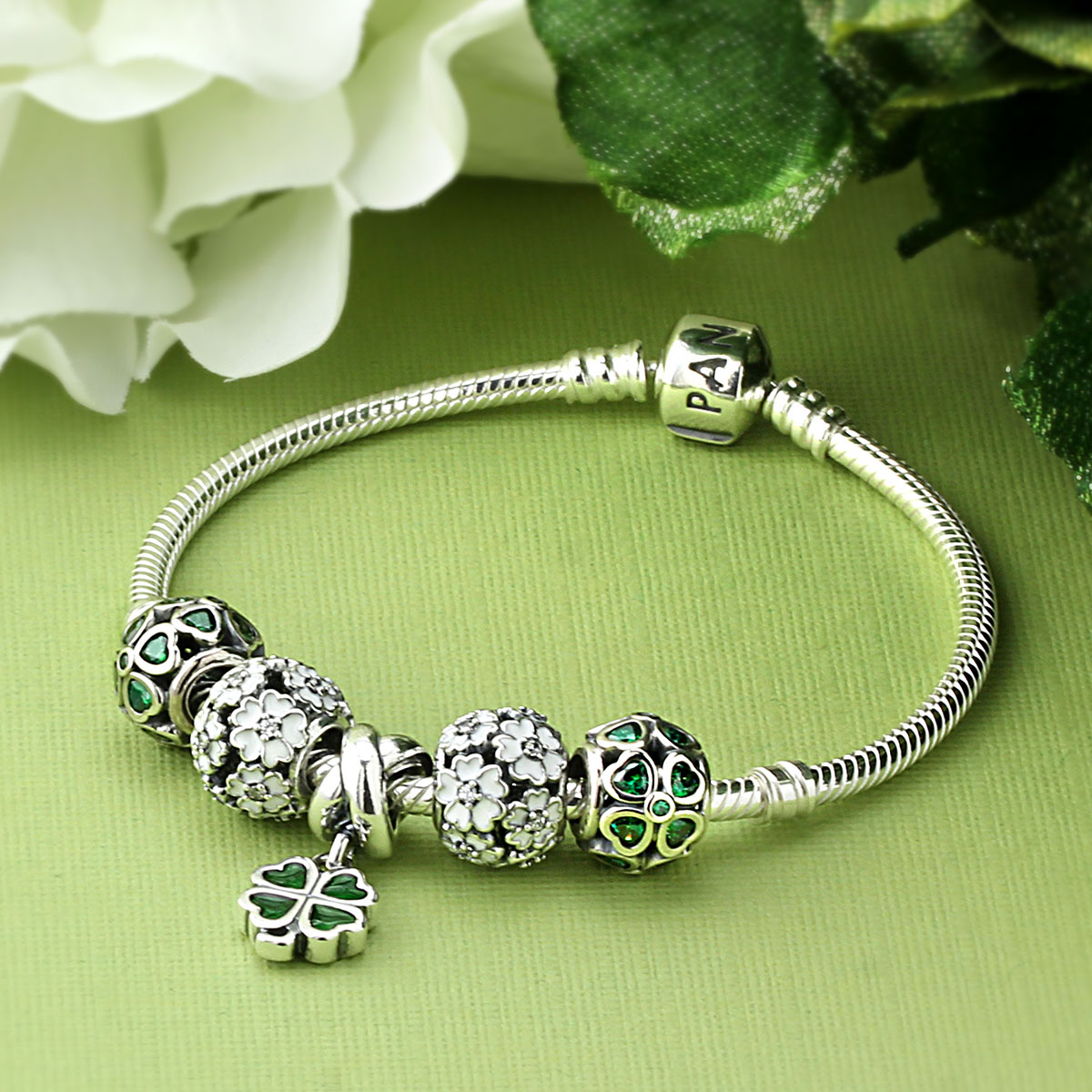 Lucky charm on sale bracelet pandora