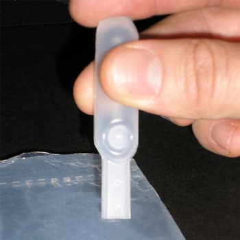 x-tracta Disposable Gel Extraction Tool, in Use with Gel