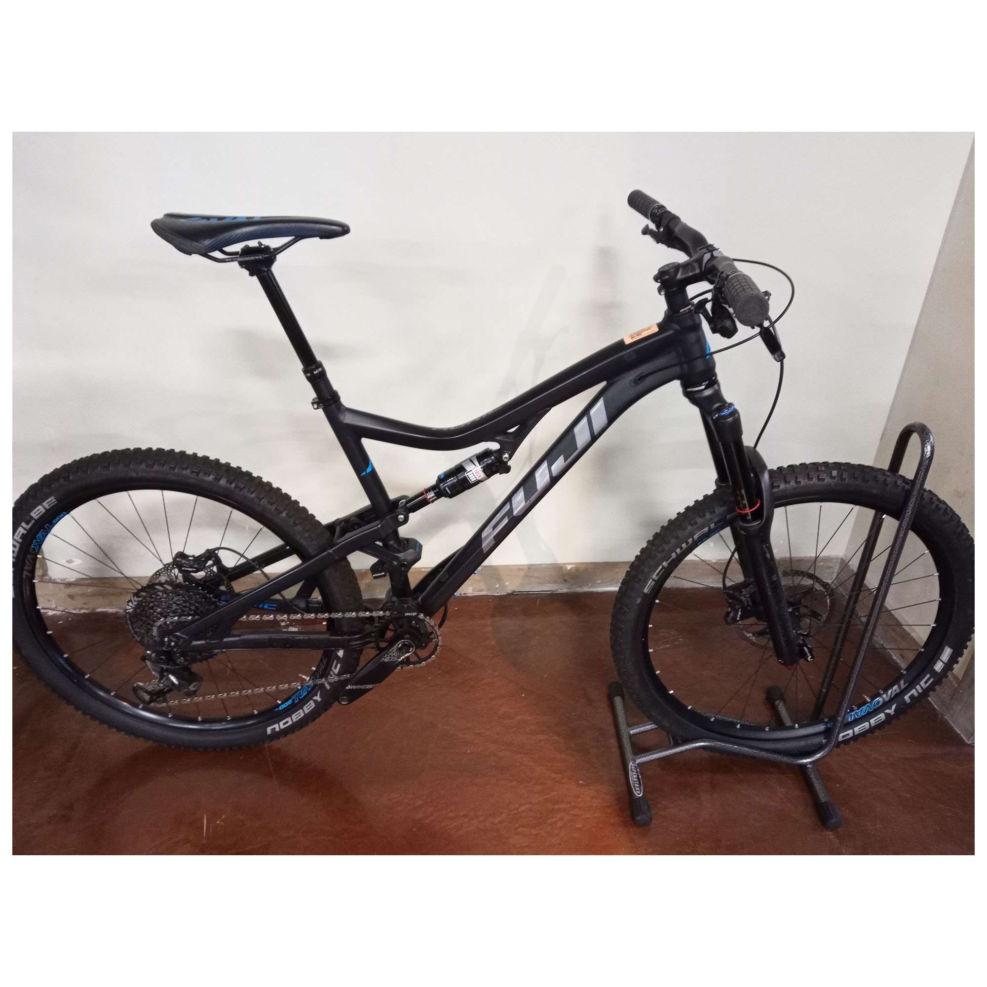2018 Fuji Auric 27.5 3.4 Demo Mountain Bike