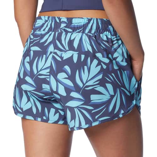 Columbia Women's Bogata Bay Stretch Printed Shorts alt image view 4