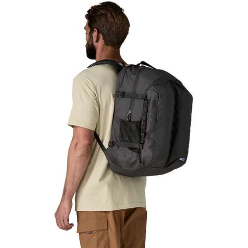 patagonia daily backpack Atom Day Pack 24L Worn Wear stashes a rain jacket or other layer Patagonia Refugio Pack 26 l