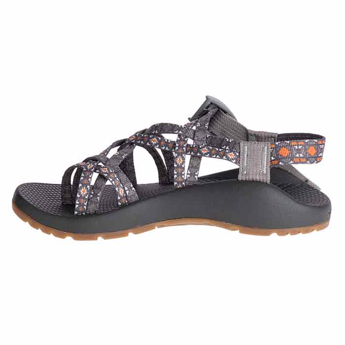 creed golden chacos