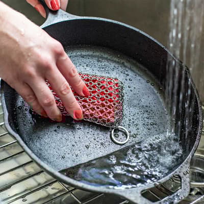Lodge &amp;reg; Chainmail Scrubbing Pad - Red