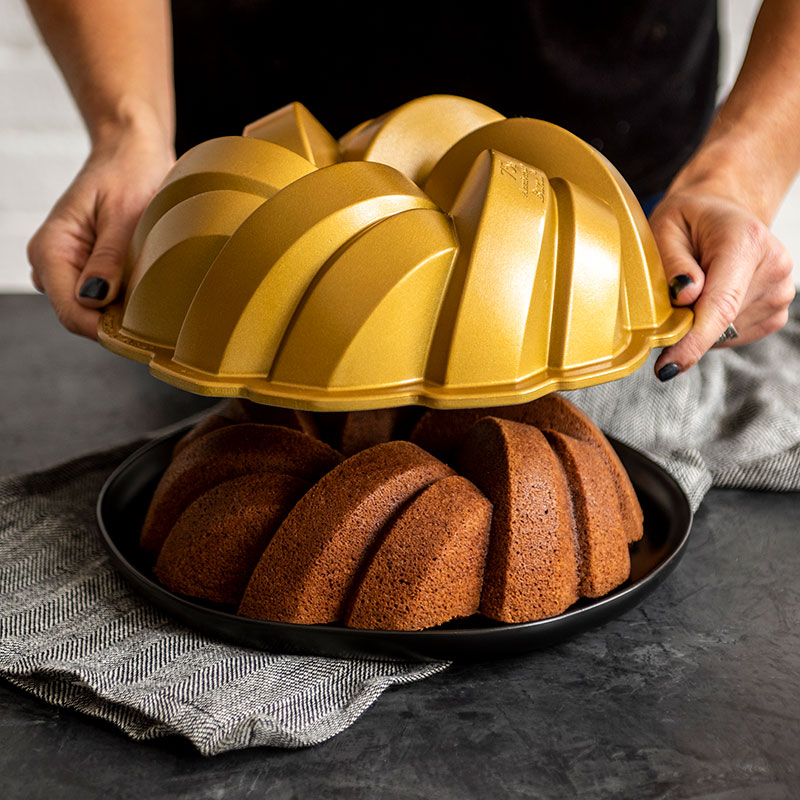 Nordic Ware Anniversary Bundtlette Pan + Reviews