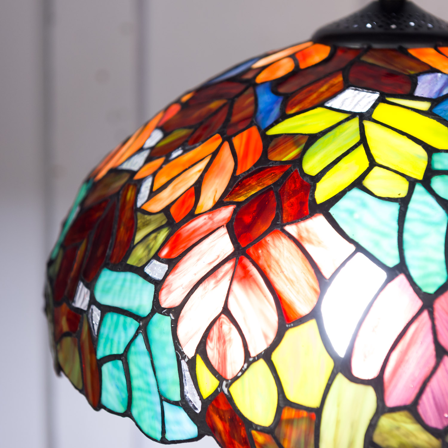 Cracker Barrel outlet Tiffany Style Stained Glass Poinsettia Mini Lamp