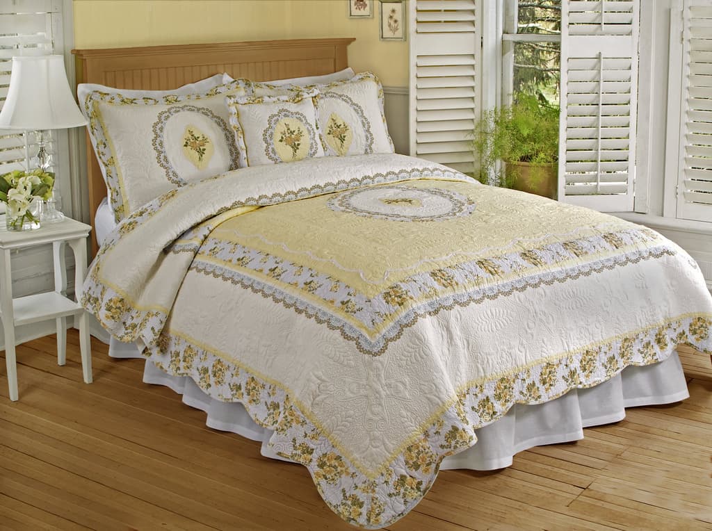 Queen quilt - Bedding