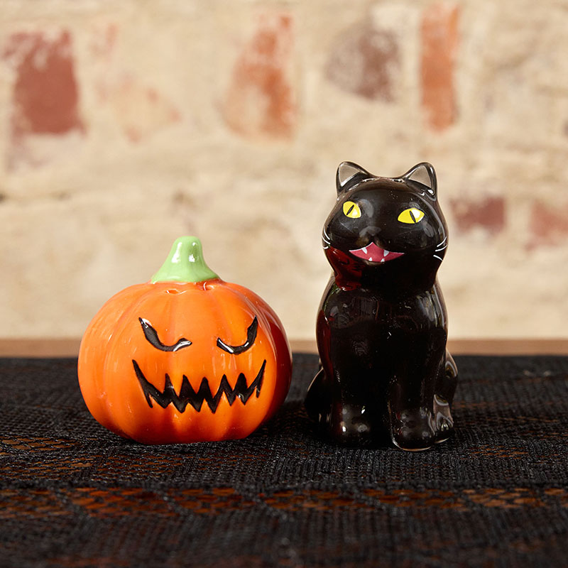 Halloween salt and clearance pepper shakers