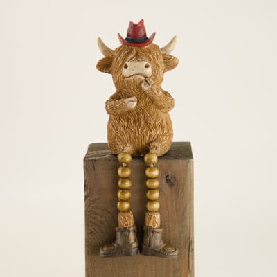 Highland Cow Sitter with Hat