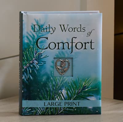 Large Print Daily Words Of Comfort Devotional