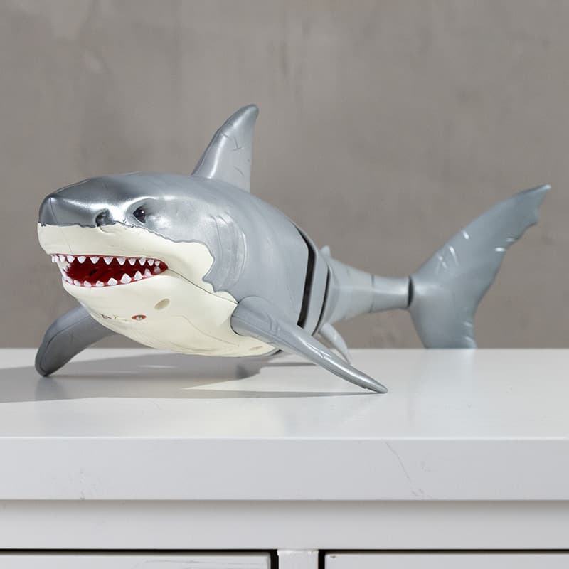 Robo Alive Shark Attack Cracker Barrel