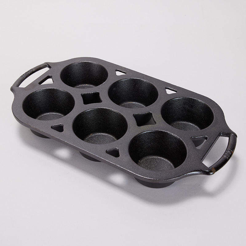 Cracker Barrel Lodge Cast Iron Biscuit Muffin Mini Cake Pan for 7
