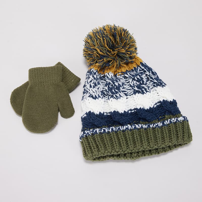 Toddler hat and store mitten set