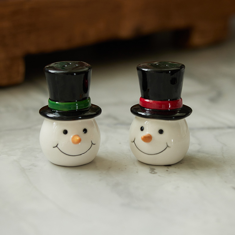 Snowman salt deals and pepper shakers