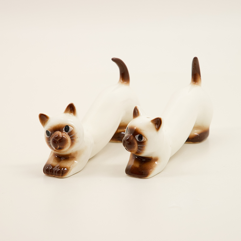 Cracker Barrel Cat Salt and Pepper Shakers