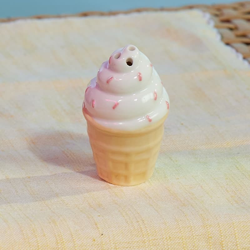 Ice newest Cream Cone Cookie Jar + Matching Salt & Pepper Shakers