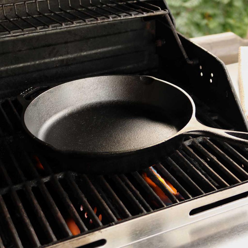Cast Iron 12 Skillet with Lid and Spatula - Teton Backcountry Rentals