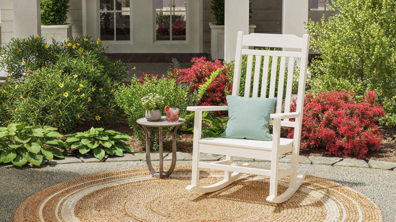 Outdoor wooden rocking chairs deals cracker barrel