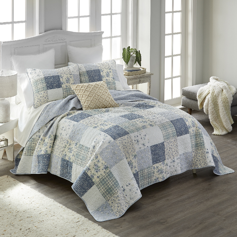 Quilts and Bedding