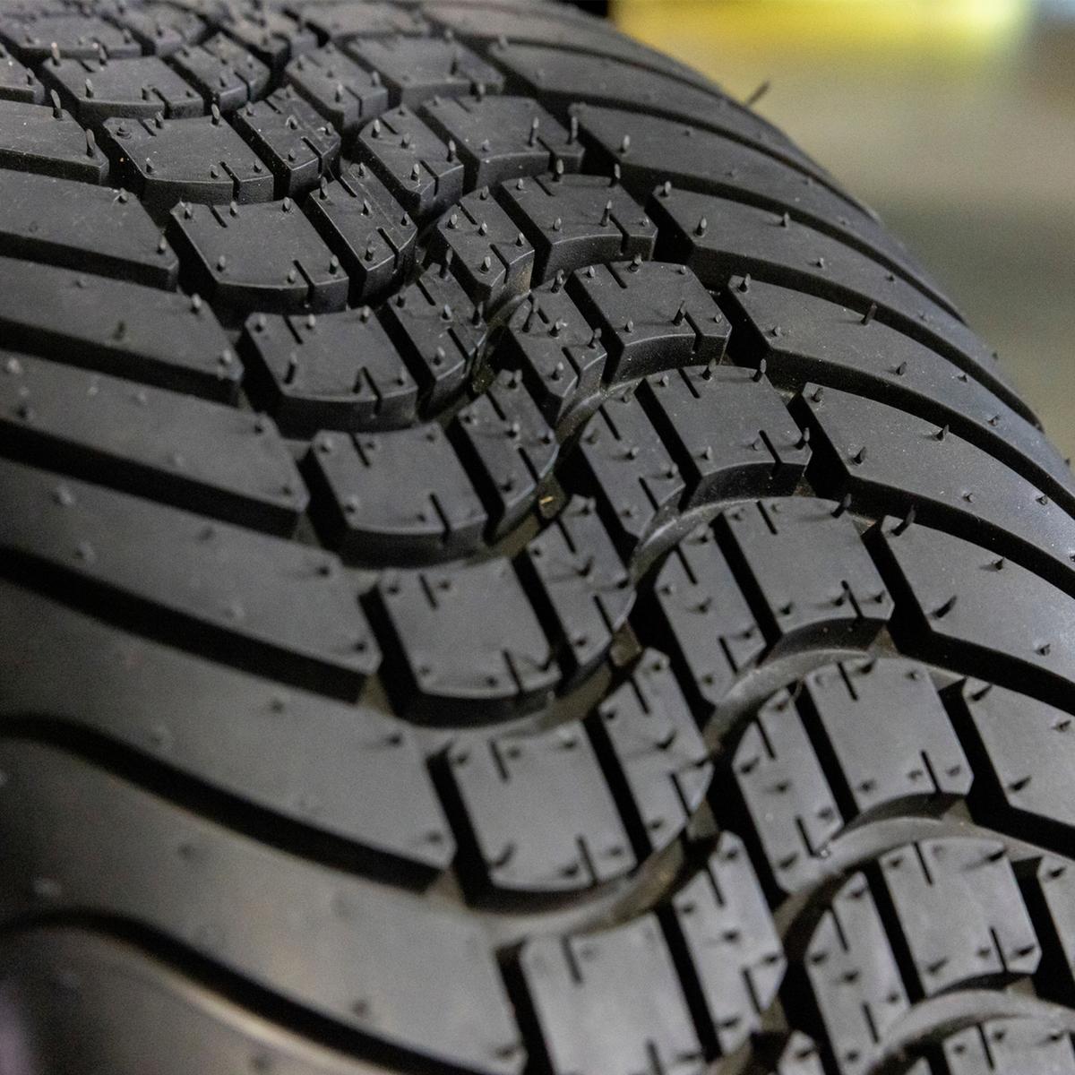 GTW&reg; Mamba Steel Belted Radial Street Tire - 225/40-R16