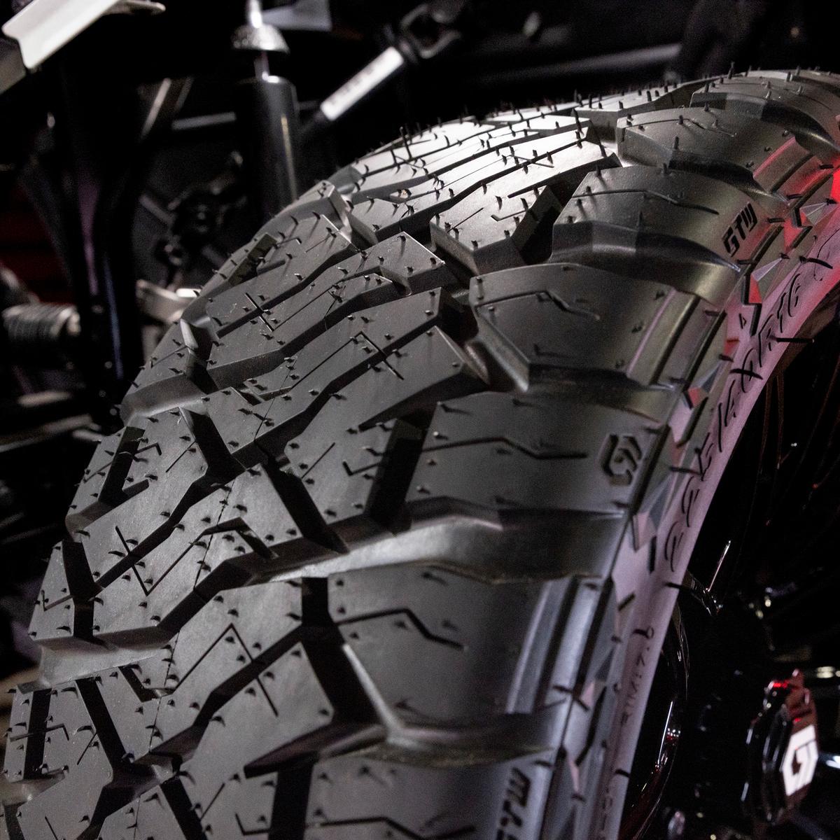GTW&reg; Maverick Steel Belted Radial Hybrid Tire - 225/40-R16