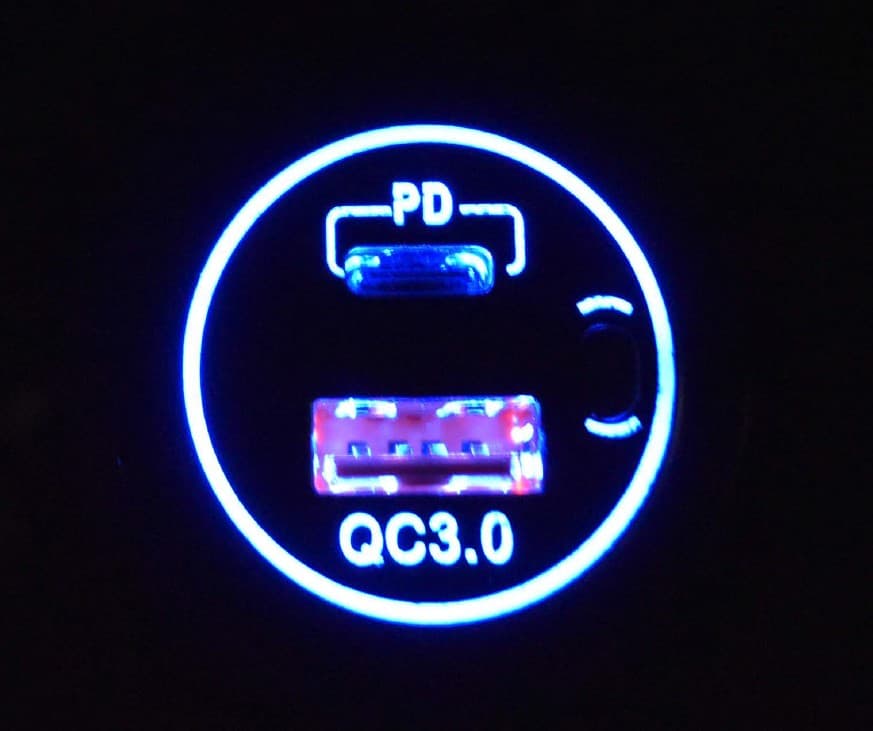 Universal USB/USB-C Fast Charger Socket