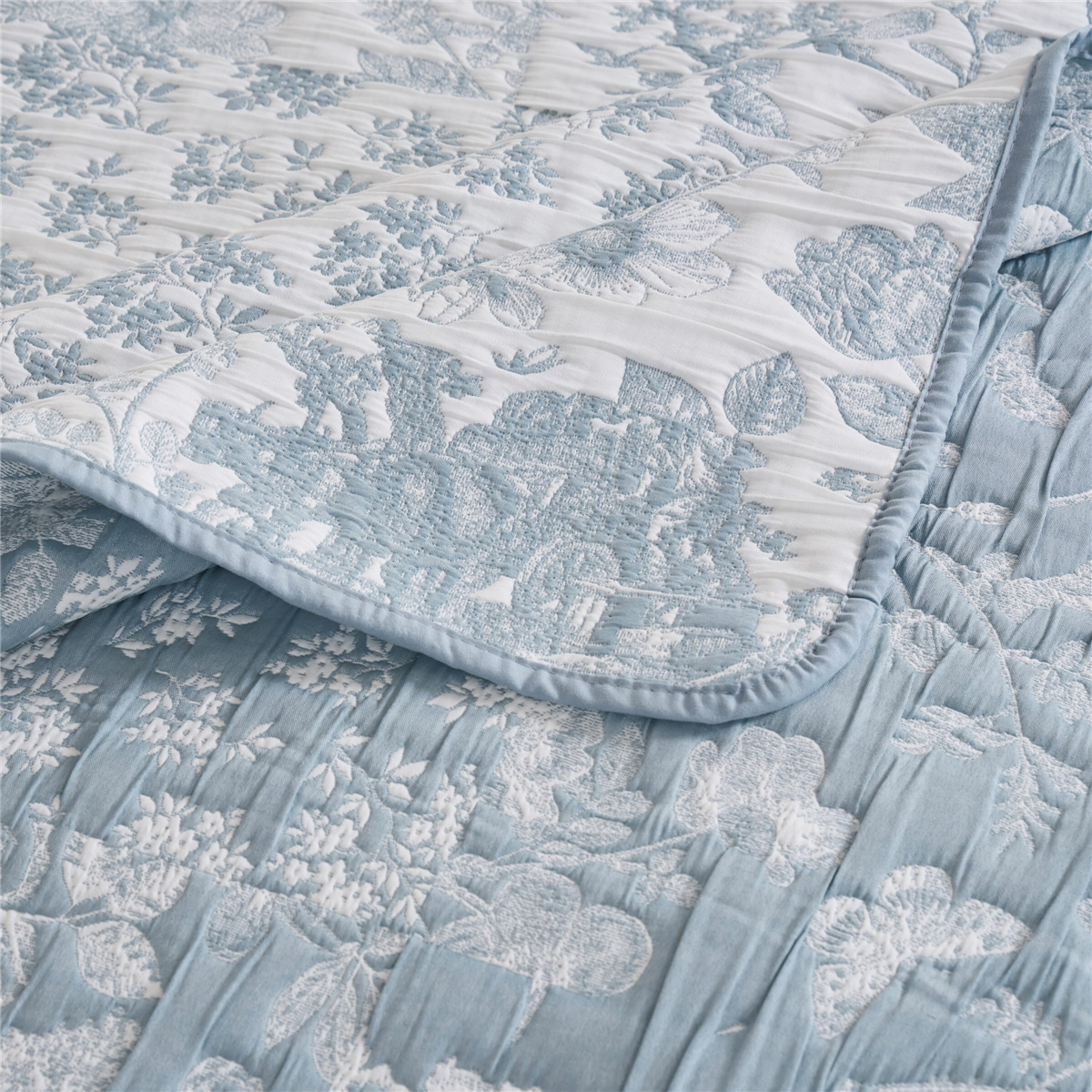 Greenland Home Fashions™ Blue Toile Classic Floral Throw Blanket