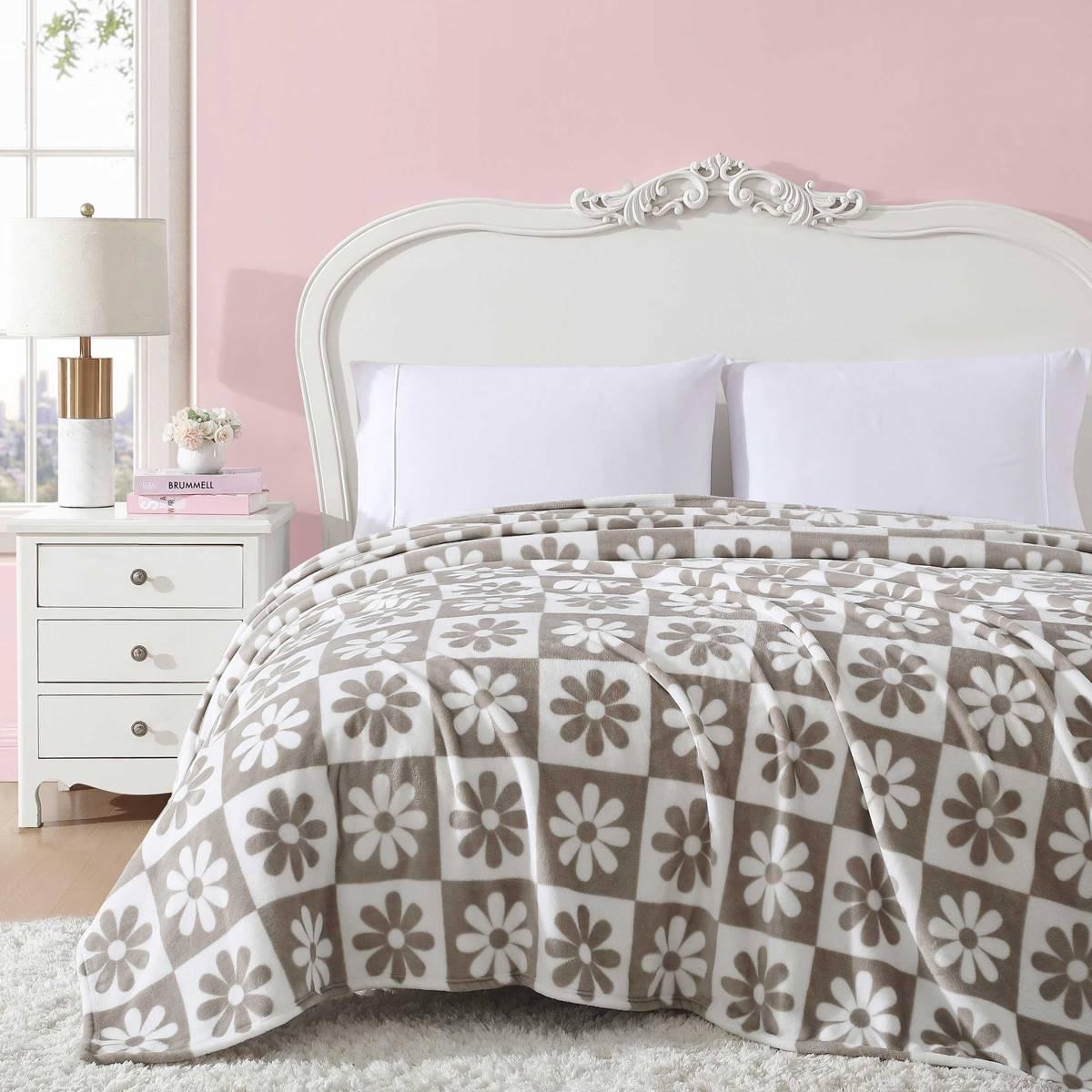 Betsey Johnson Daisy Check Blanket