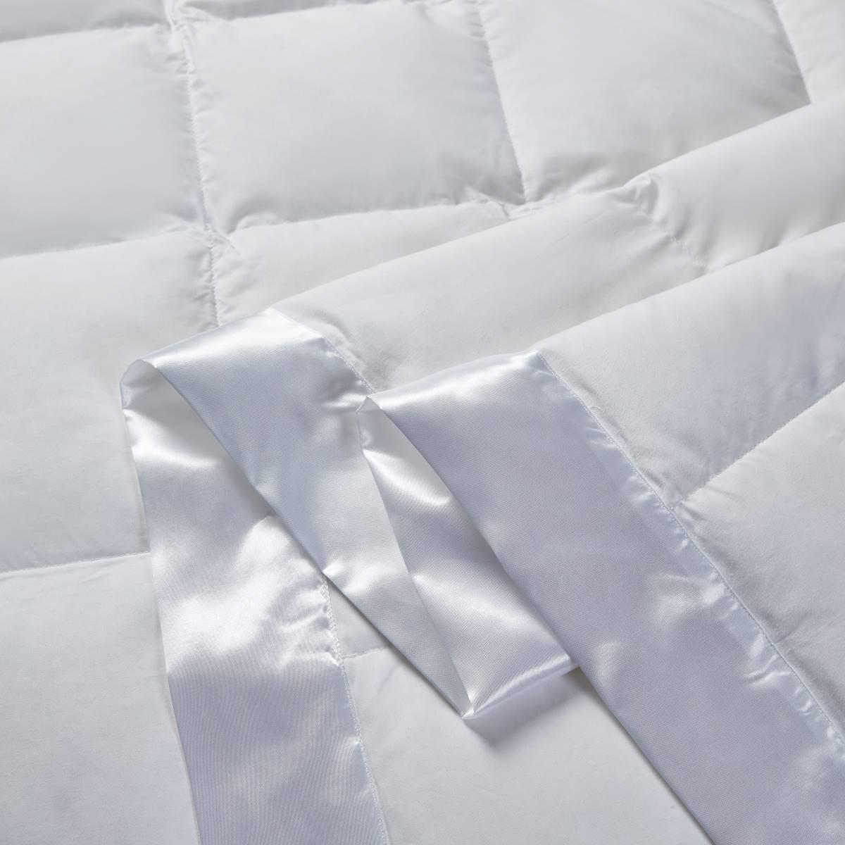 Beautyrest® 233TC Lightweight Down Blanket