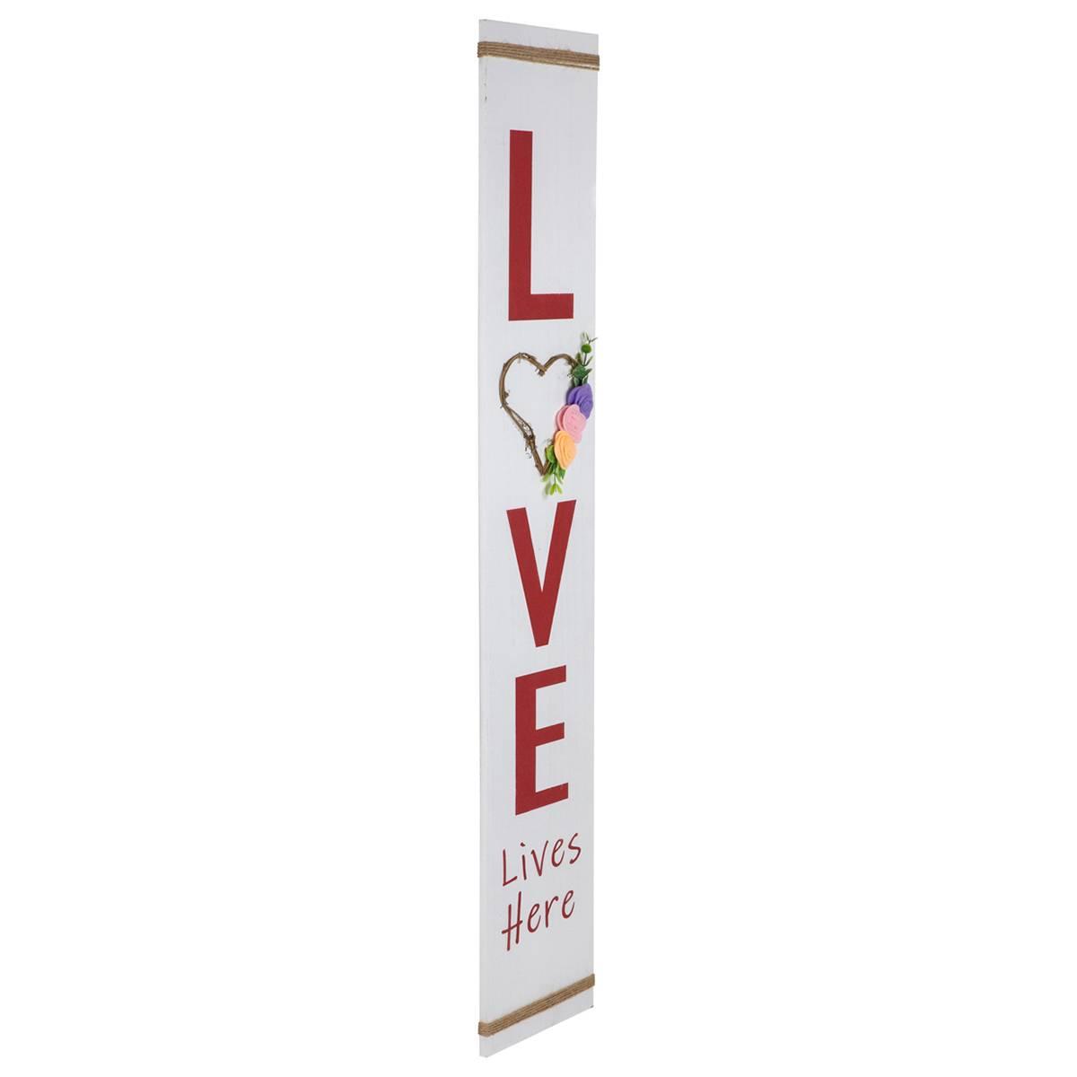 Northlight Seasonal Love Lives Here Valentine''s Day Porch Sign