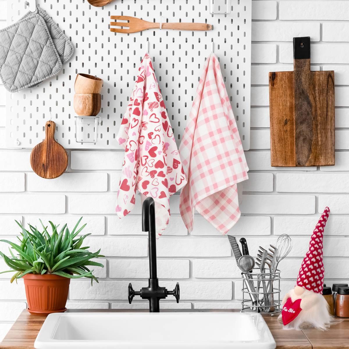 Northlight Seasonal Valentine''s Day Plaid & Hearts Kitchen Towels