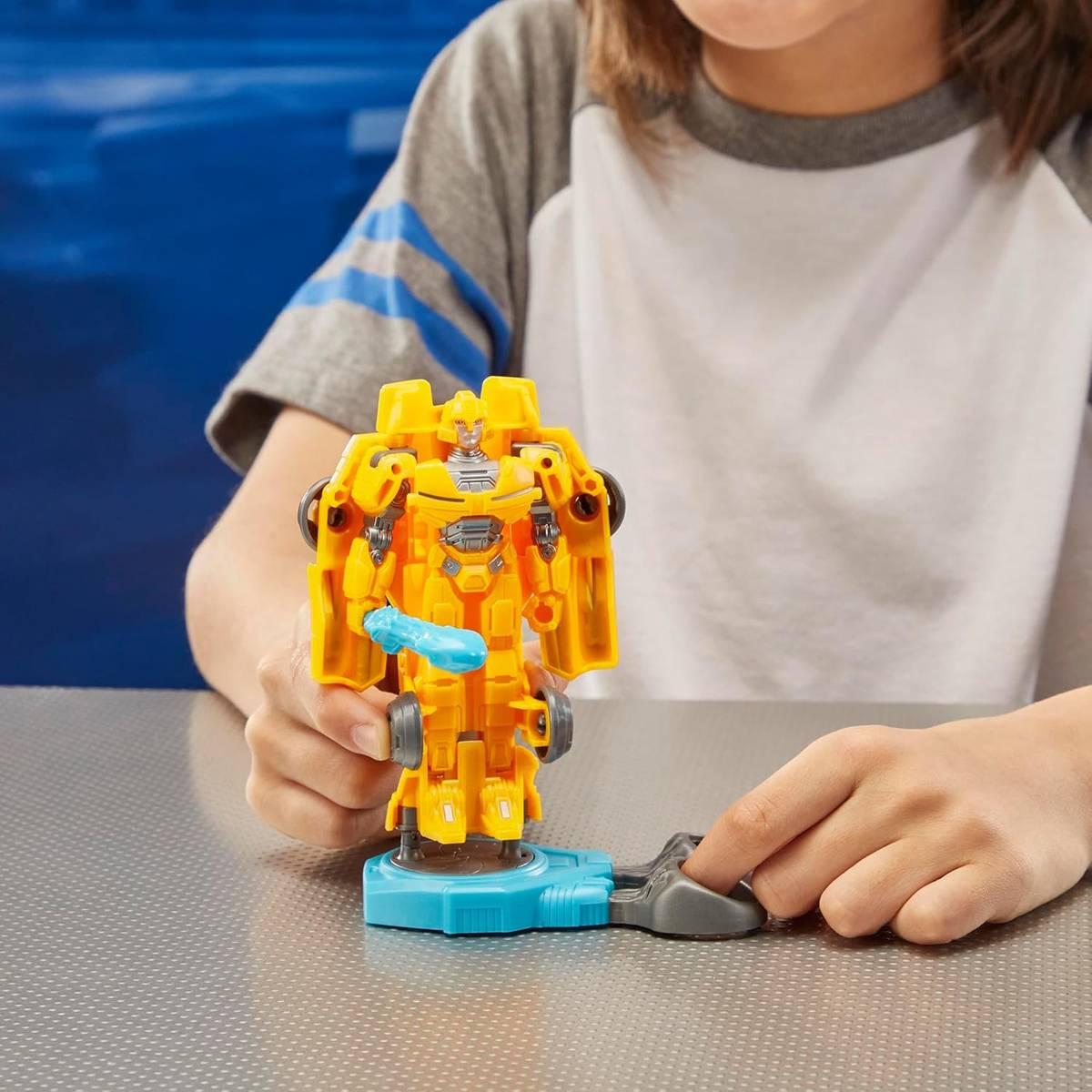 Transformers Robot Battles Bumblebee