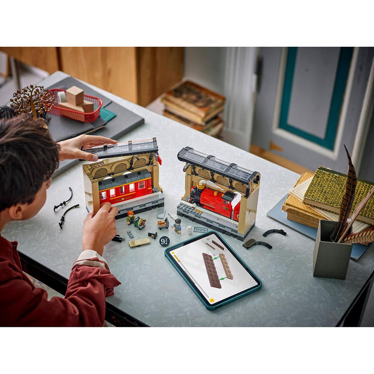 LEGO® Harry Potter Book Nook Hogwarts Express