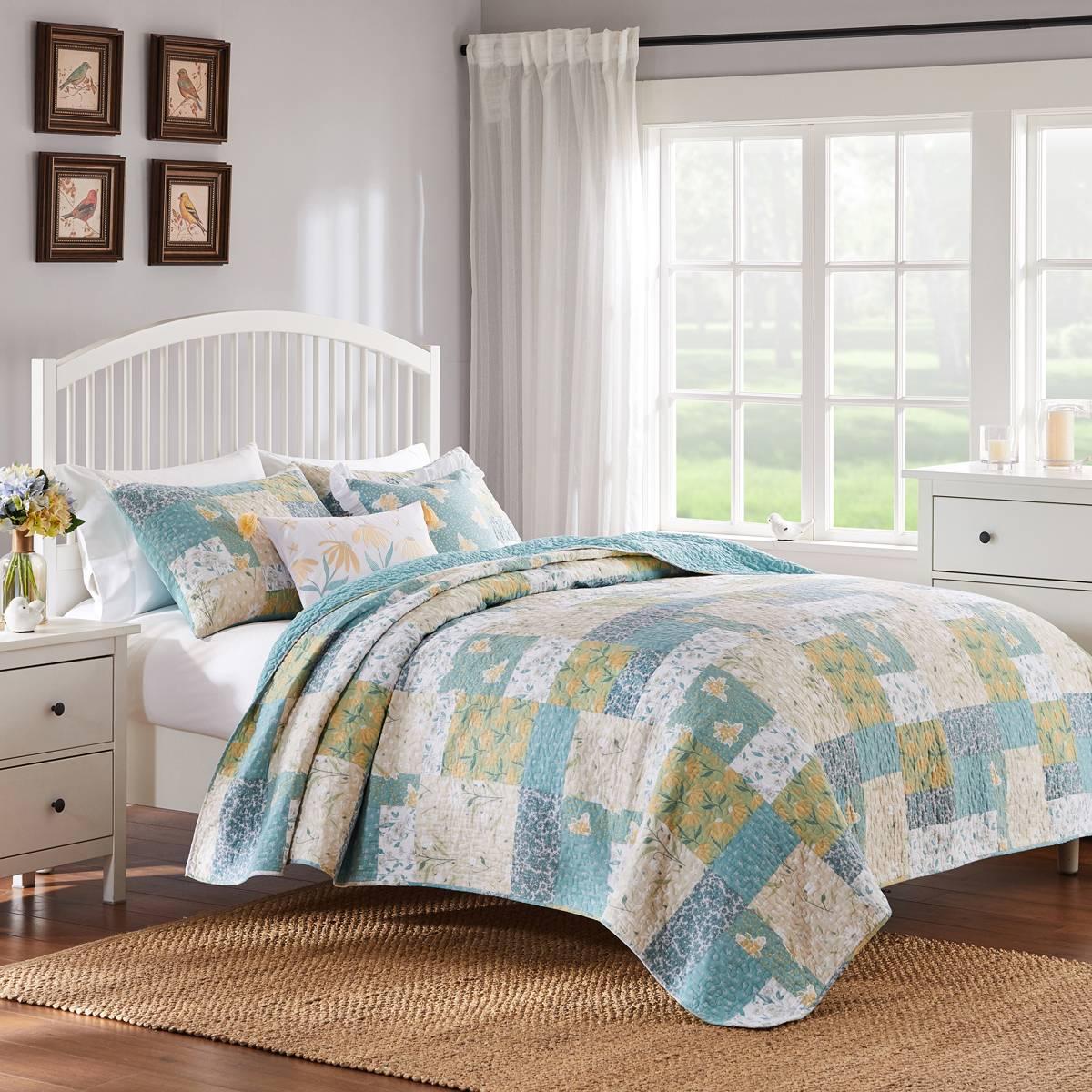 Greenland Home Fashions(tm) Evangeline Floral Reversible Quilt Set