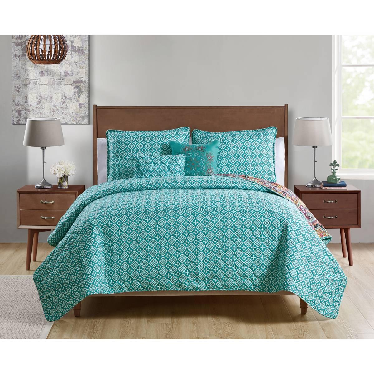 VCNY Home Yara Aqua Medallion Reversible Quilt Set