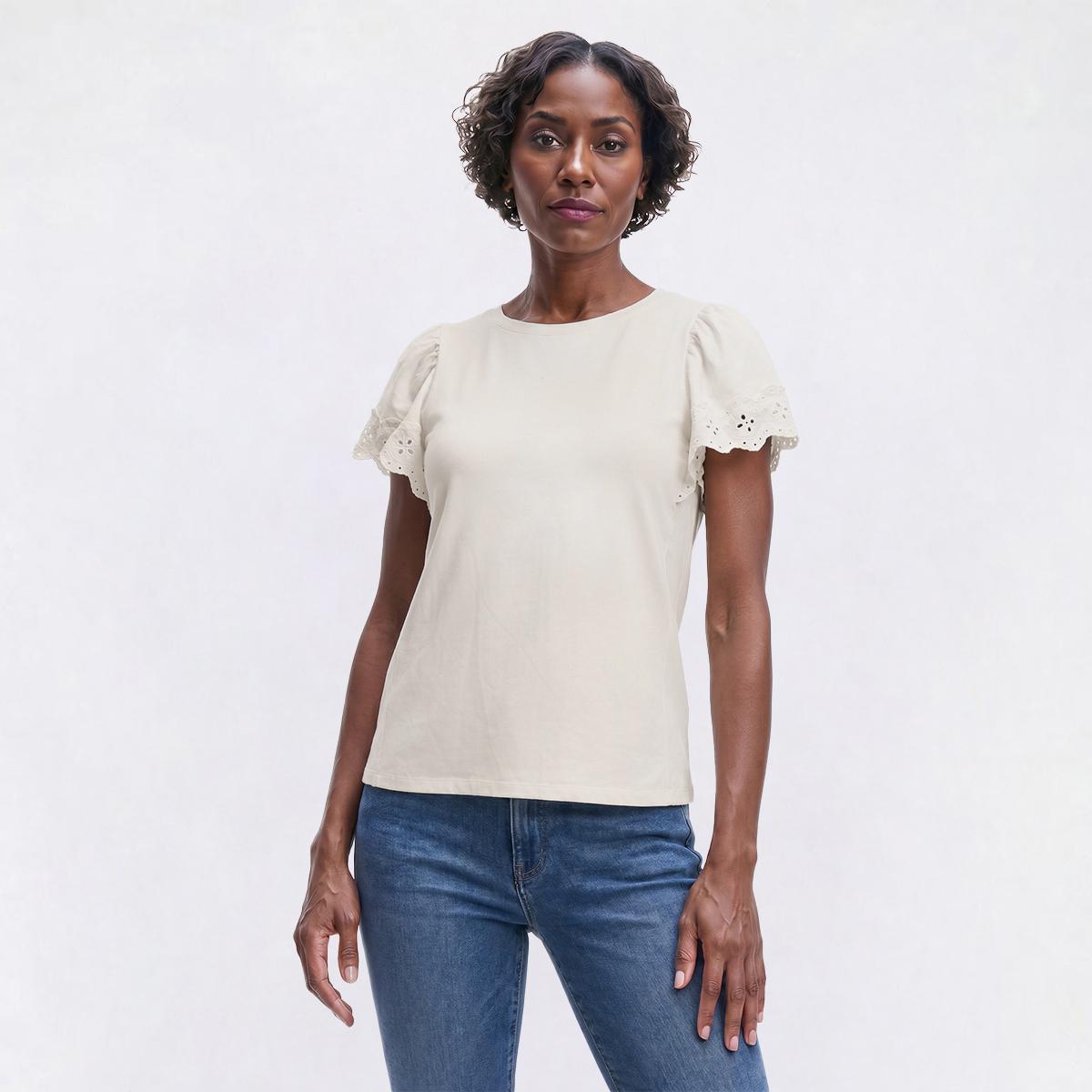 Womens Absolutely Famous Short Flutter Sleeve Eyelet Trim Blouse