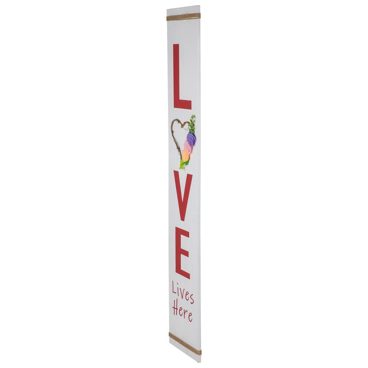 Northlight Seasonal Love Lives Here Valentine''s Day Porch Sign