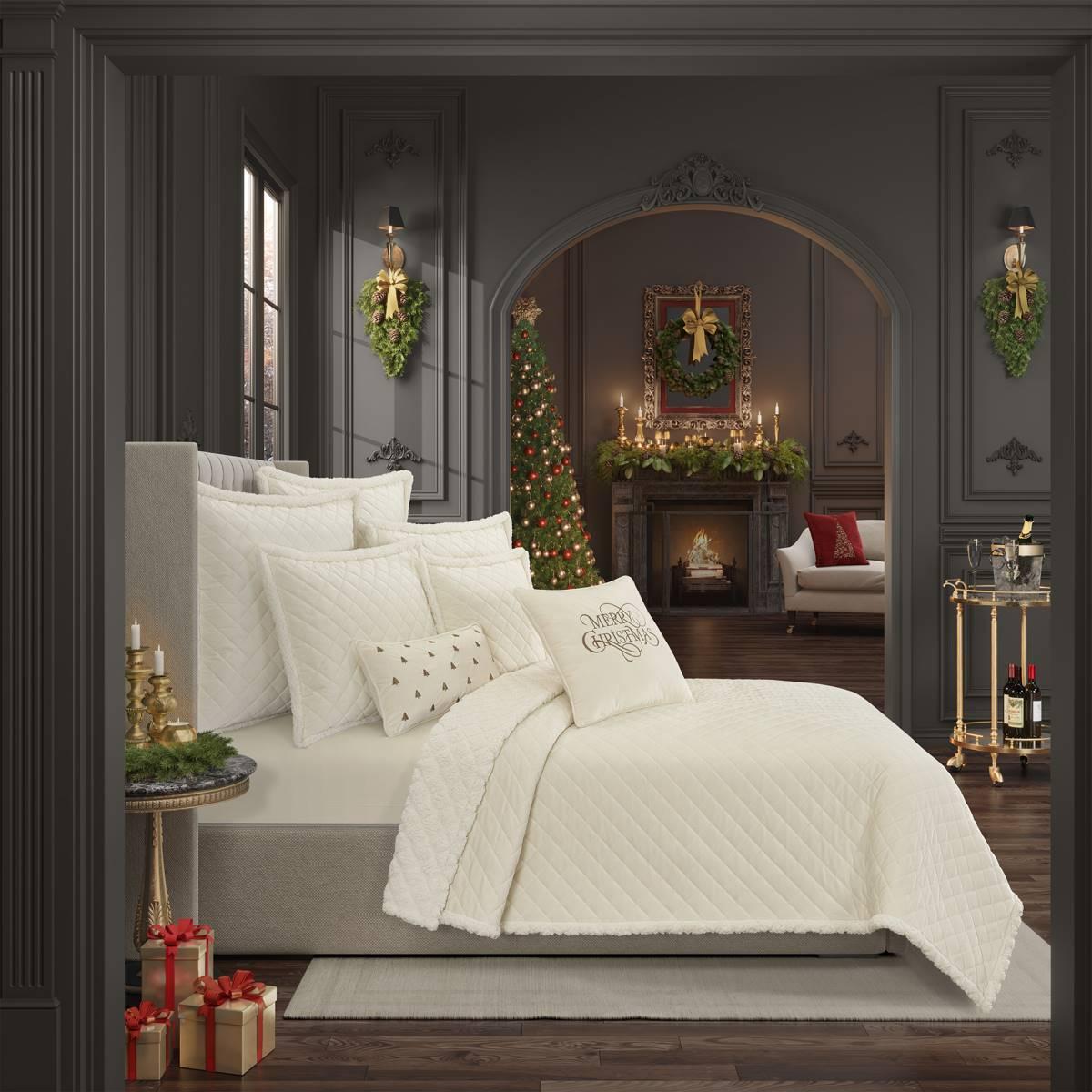 J. Queen New York Casey Sherpa Winter White Quilt Set