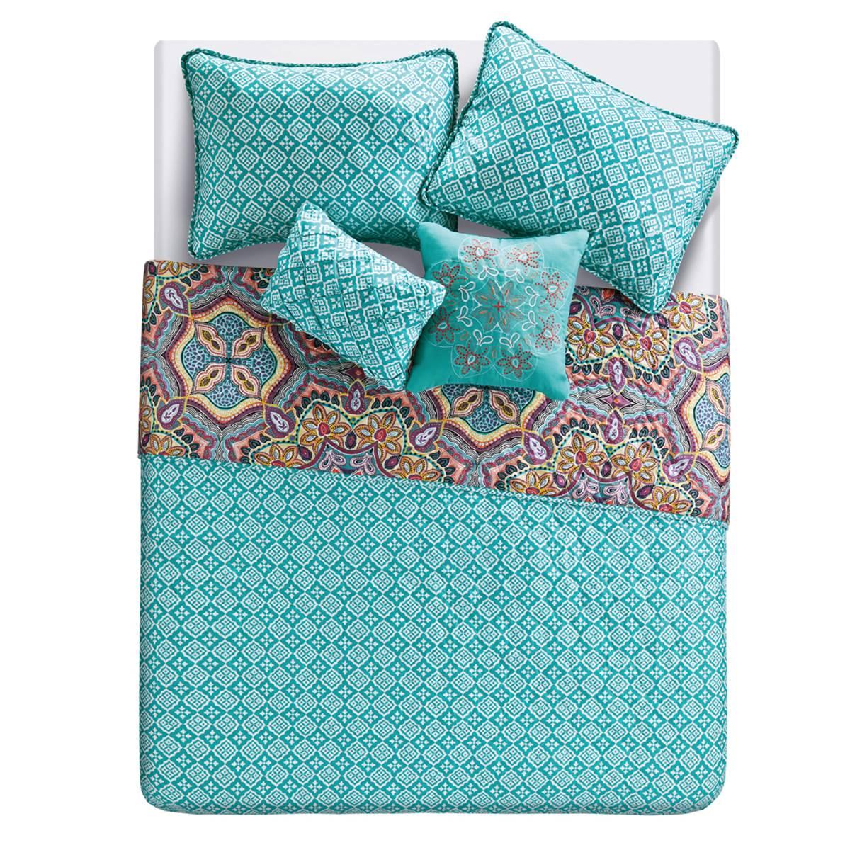 VCNY Home Yara Aqua Medallion Reversible Quilt Set