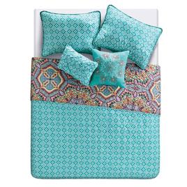 VCNY Home Yara Aqua Medallion Reversible Quilt Set