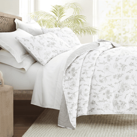 Soft Essentials Ultra Soft Blooming Daisy Reversible Quilt Set