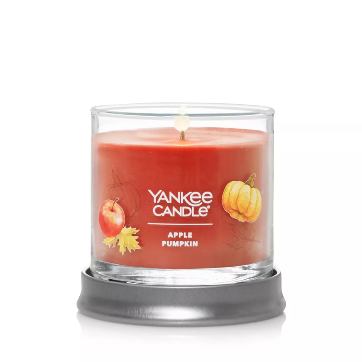 Yankee Candle® Signature Small Apple Pumpkin Tumbler Candle