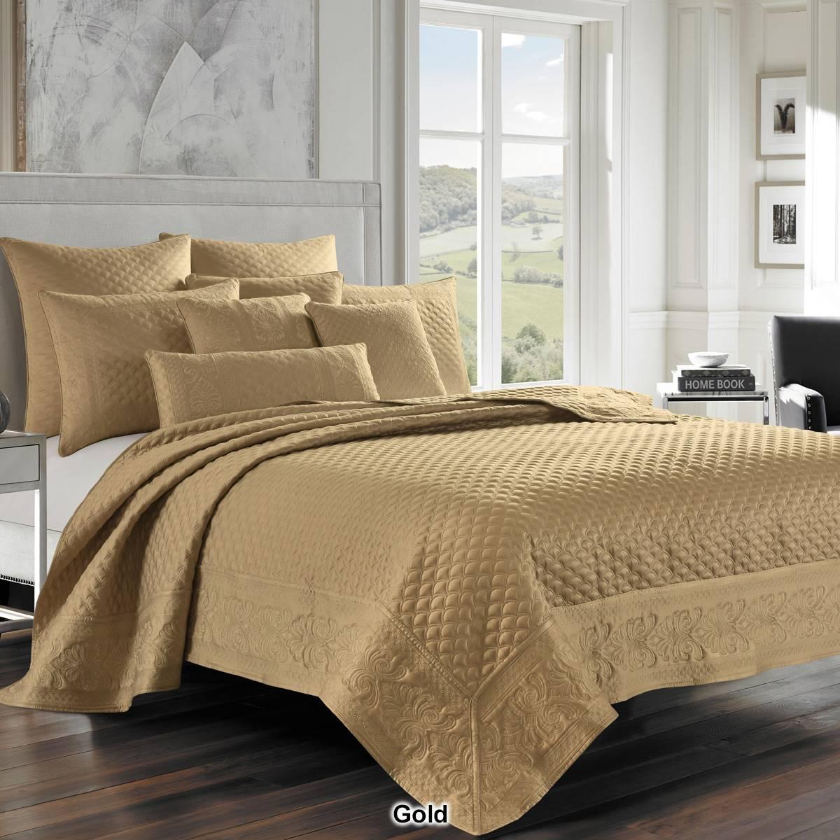 J. Queen New York Lyndon Quilt