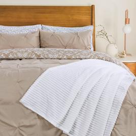 Olivia Parker® Elisabeth 8pc. Bed in a Bag