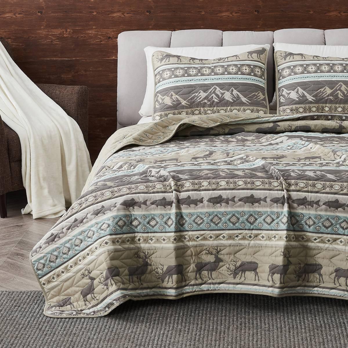 FreshFolds Yosemite 3pc. Reversible Wildlife Stripe Quilt Set