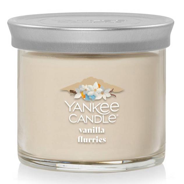 Yankee Candle® Signature 4.3oz. Vanilla Flurries Tumbler Candle