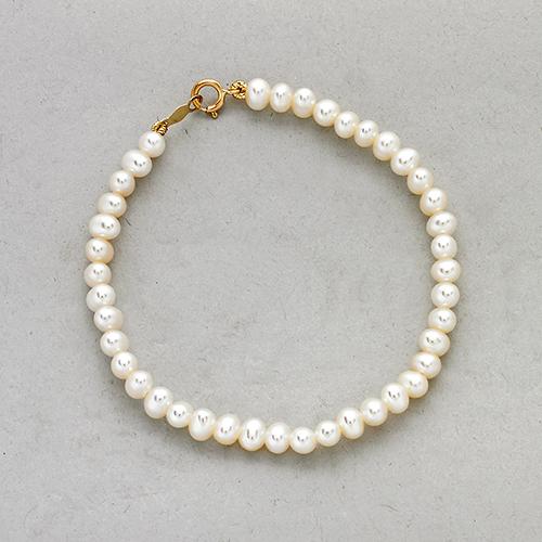 Kids 14kt. Yellow Gold Clasp Pearl 5.5in. Bracelet