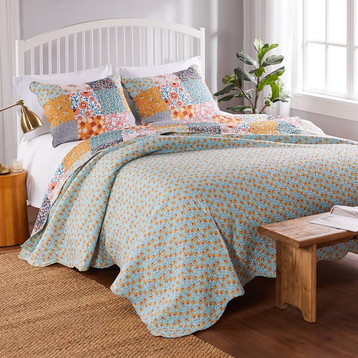 Greenland Home Fashions™ Carlie Modern Calico Patches Quilt Set