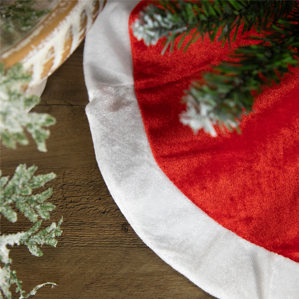 Northlight 18in. Traditional Mini Christmas Tree Skirt