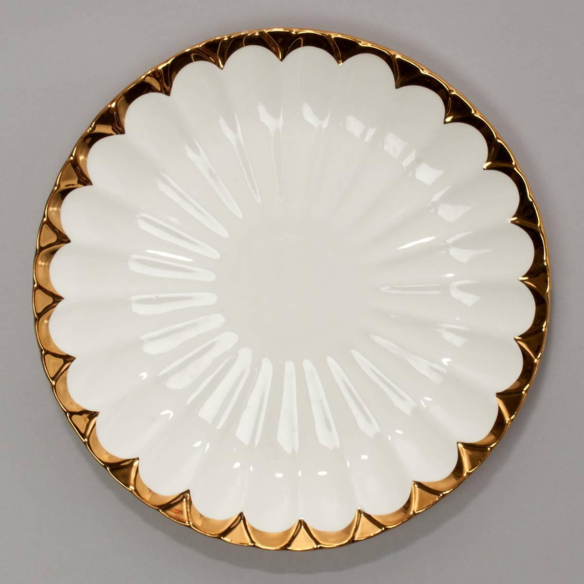 Bombay Gold Rim Scallop Dinner Plate