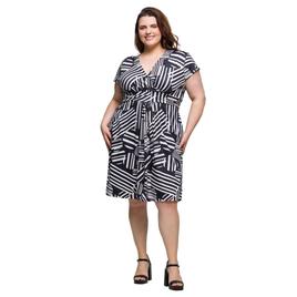 Plus Size 24/7 Comfort Apparel Black & White Pocket Dress